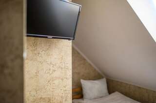 Отель Hotel & Restaurant Complex HAP-OK Brodki Двухместный номер с 2 отдельными кроватями-14