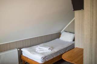 Отель Hotel & Restaurant Complex HAP-OK Brodki Двухместный номер с 2 отдельными кроватями-21